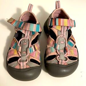 Keen sandals size 9 pink